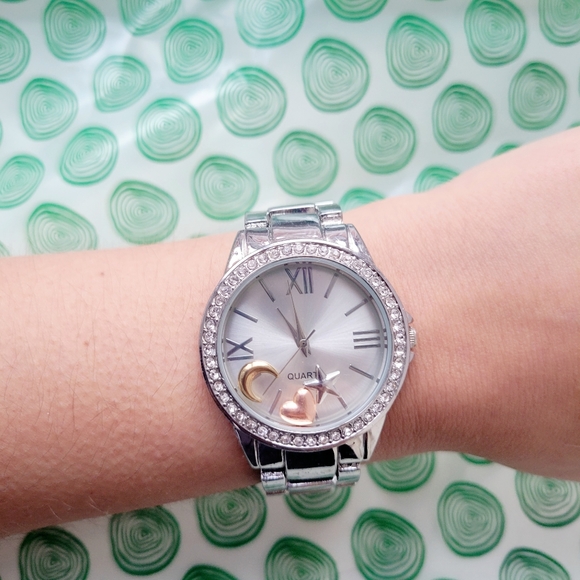 Avon Quartz Moon & Stars Roman Numerals Watch - Picture 3 of 10